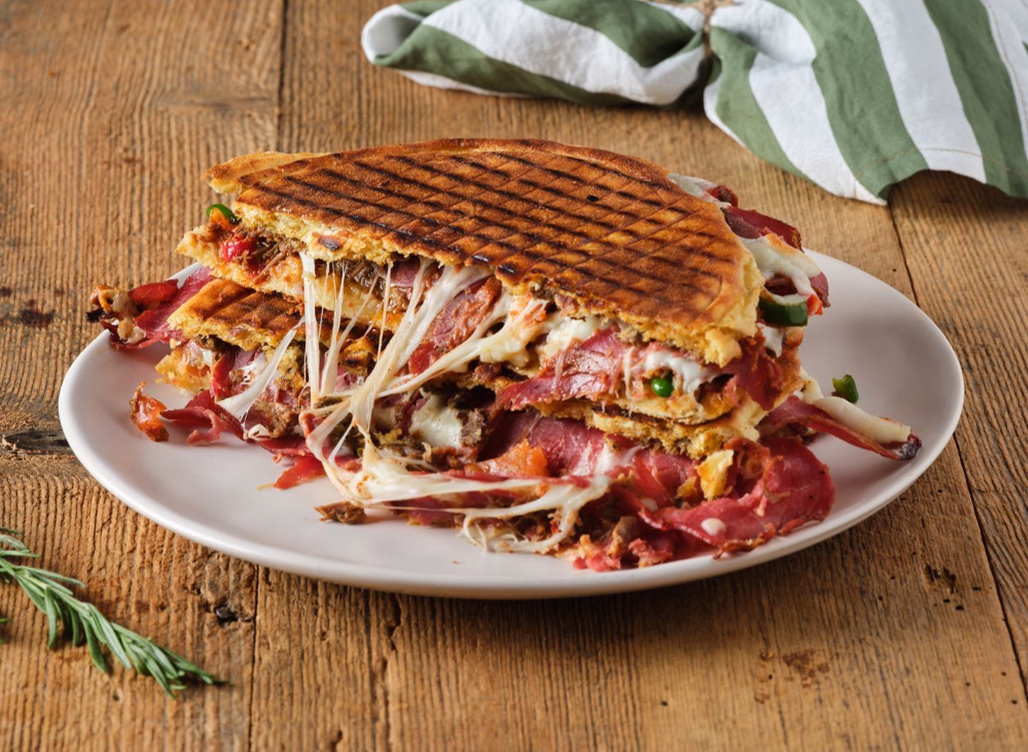 ANADOLU GURME TOST + ŞİŞE KOLA,  MENU